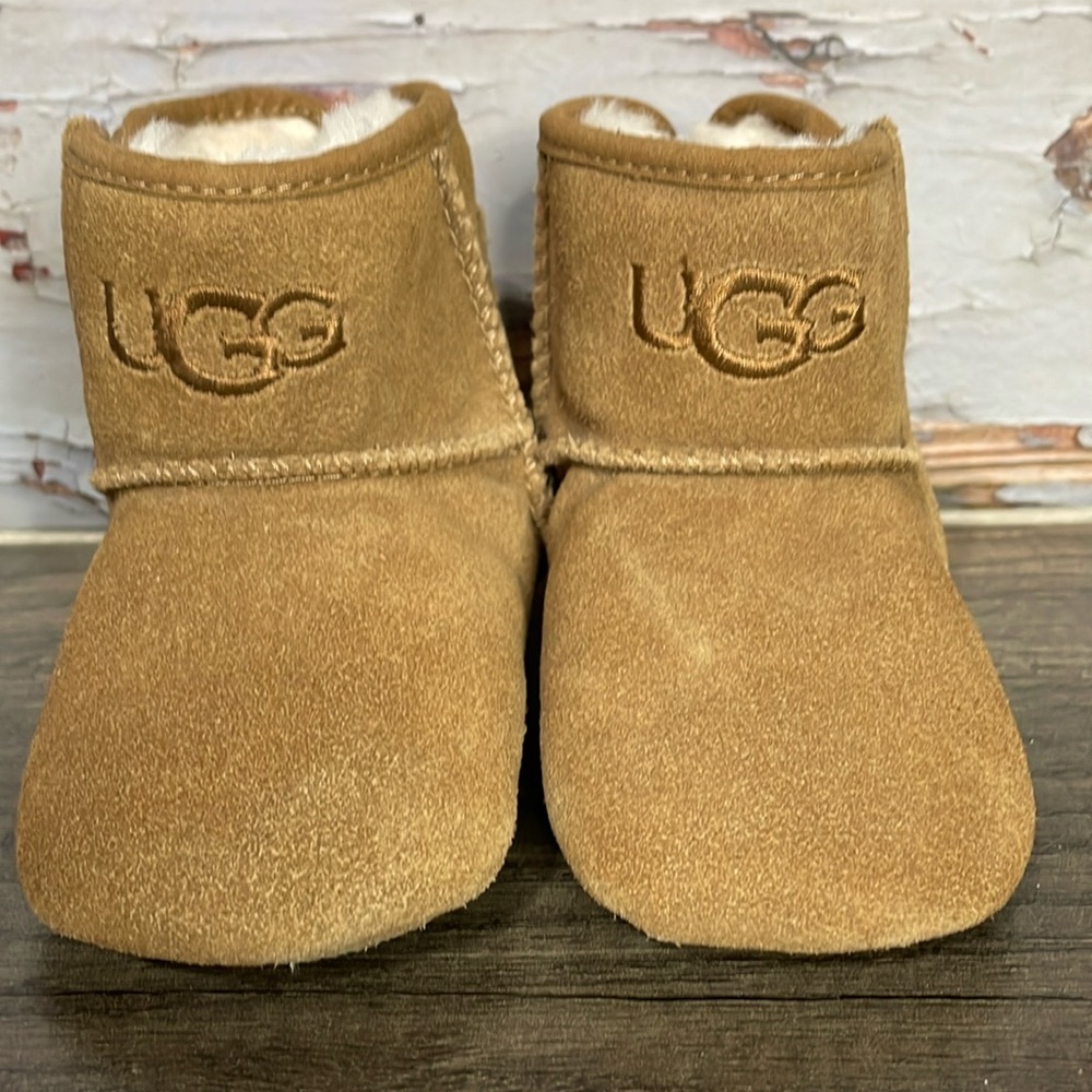 Ugg Jesse ll baby bootie.​